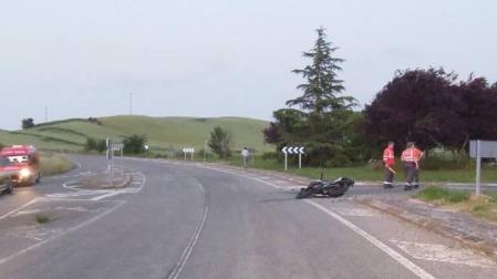 Herida grave una motorista tras chocar contra un coche en Zizur Mayor