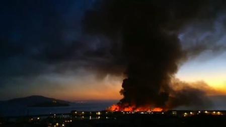 Vídeo: El fuego devora parte del histórico muelle de Pescadores de San Francisco