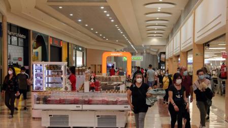 Miles de navarros 'estrenaron' este lunes de nuevo los centros comerciales