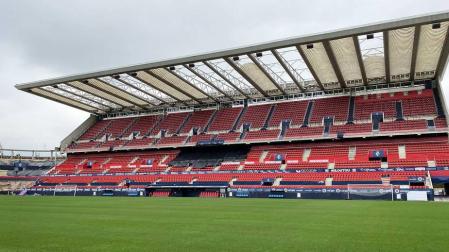 Los 80 focos de la cubierta de Preferencia se colocan  un metro por debajo