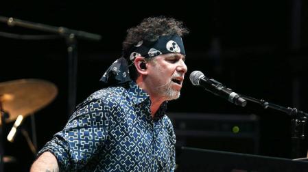 Calamaro mira al pasado sin miedo en el concierto de Madrid