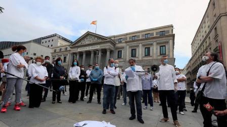 Cerca de 200 chefs, algunos con Estrella Michelin, exigen medidas para salvar al sector
