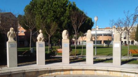 Esculturas que evocan los cinco sentidos, en el parque Erreniega de Zizur