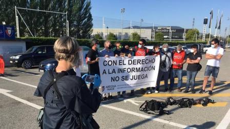 Informadores gráficos defienden en Tajonar su derecho a fotografiar partidos