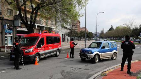 Control de la Policía Foral en el límite de Barañáin.