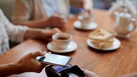 Los pagos 'contactless' se disparan en España