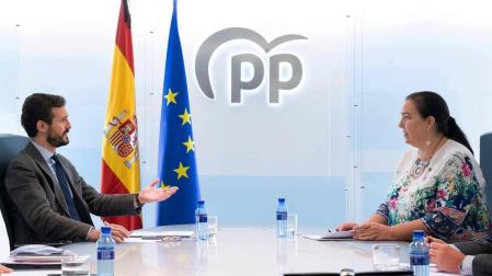 La AVT traslada a Casado su inquietud por el acercamiento de presos etarras