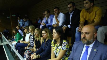 La política copa un palco con 57 invitados en la investidura de Chivite