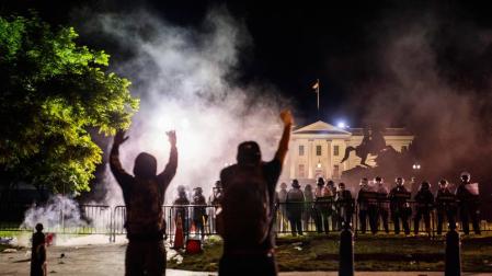 Sigue la violencia en las calles y Trump se refugia en el búnker de la Casa Blanca