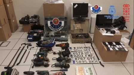 Material incautado en la operación policial.