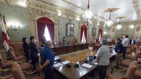 Minuto de silencio que se guardó al inicio del pleno de Tudela.