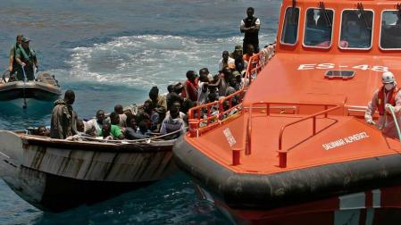 Cuatro detenidos por patronear dos pateras con 35 inmigrantes en Almería