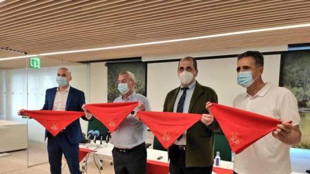 'Pañuelicos solidarios' para ayudar a la Casa de Misericordia y Cáritas