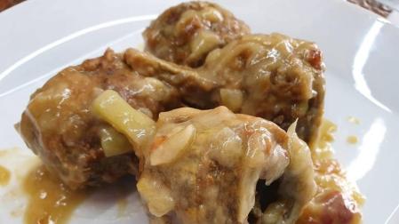 Imagen de las alcachofas rebozadas en salsa