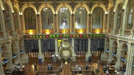 Vista interior de la Bolsa de Madrid.