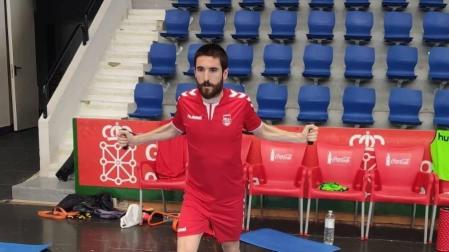 Roberto Martil se ejercita en la primera sesión en Anaitasuna.