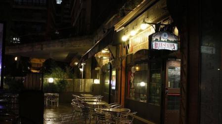 Los café-espectáculo piden equiparar su horario al del resto de España