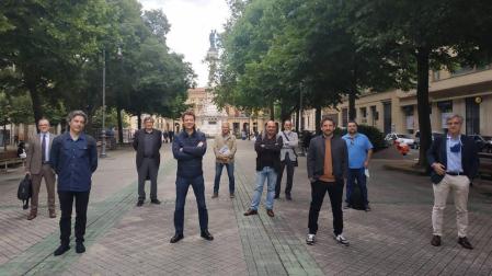 De izda. a dcha.: Jorge Santos, de ARPA Abogados; Eduardo Jiménez, de Free Your Mind; Gerardo Herrero, de Tornasol Films; Miguel González, de Free Your Mind; Isidro Parrondo, de Camera Rental Service; Arturo Cisneros, del CLAVNA; Javier López Blanco, de Tornasol Films; Miguel Iturralde, gerente del Centro Navarro de Producción Cinematográfica; Javier Valdés, de AdHoc, e Ignacio Santias, de Peris Costumes.