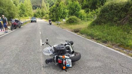 Herido leve un motorista de 61 años tras sufrir una caída en Latasa