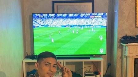 El Chimy Ávila apoyó a sus compañeros desde su domicilio