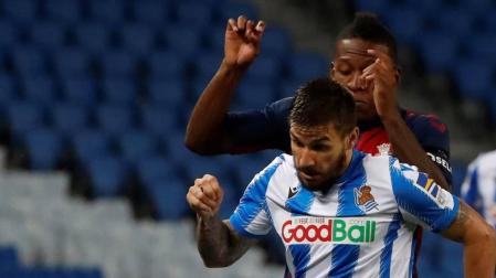 Portu y Estupiñán, en el partido disputado este domingo en el Reale Arena.