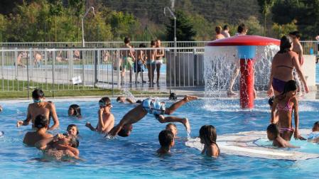 Las piscinas exteriores de Aranzadi y San Jorge abren sus puertas