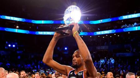 Durant y Antetokounmpo se cansan de anotar en otro All-Star monótono