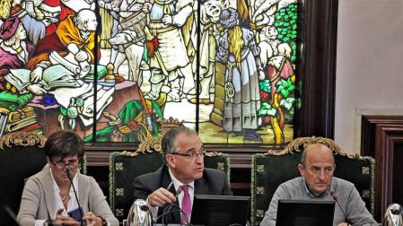 Maya accede a tramitar que se eliminen las dietas en Comiruña