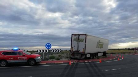 Un camión se accidenta en la N-113 sin heridos en Cintruénigo
