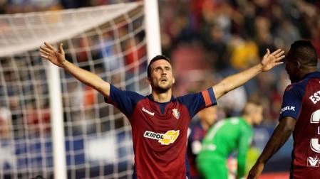 Osasuna remonta al Valencia e iguala su récord de imbatibilidad en El Sadar