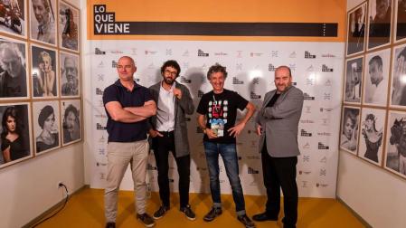 De izq. a dcha: Pablo Iraburu ('Cholitas'), Andrés García de la Riva ('El Drogas, el documental'), Patxi Uriz ('Los últimos de la Mejana') y Gaizka Aranguren ('2 años, 4 meses'), posando este sábado en el photocall de los cines Moncayo.
