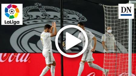 Karim Benzema celebra con Eden Hazard su gol ante el Valencia