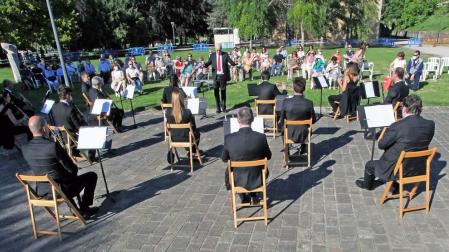 Casi cuatro meses después de su último concierto, la banda municipal volvió a reencontrarse con su público