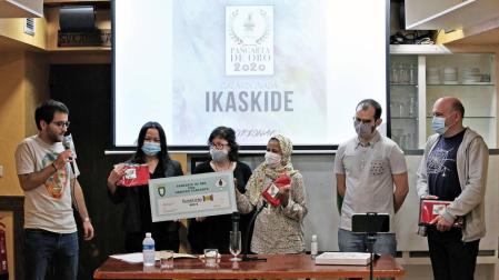 Gesto solidario sanferminero de la Anaita