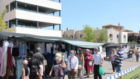 Menos gente, pero mucha ilusión en la reapertura del mercadillo