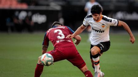 Imágenes del encuentro de la Jornada 30 de LaLiga Santander disputado este domingo, 21 de junio, en el estadio de Mestalla.