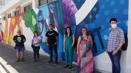 La entrada de Remontival se llena de color para la próxima vuelta al cole