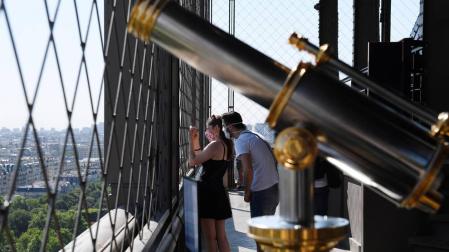 La Torre Eiffel reabre tras un cierre de más de tres meses por la pandemia