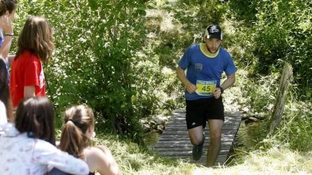 La prueba, de 22 kilómetros, llevó a los participantes desde el camping de Arbizu a la cima del Beriáin (San Donato).