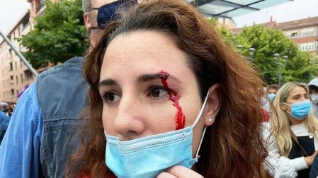 Herida de una pedrada una diputada de Vox en un mitin en Sestao