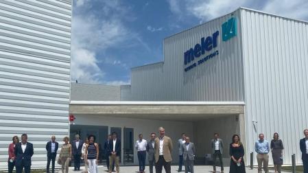 Foto de familia tras el primer consejo rector de forma presencial tras el confinamiento de APD Navarra.