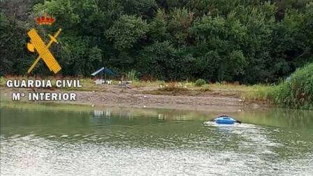 Rescatan a 4 adultos y 2 niños atrapados por las lluvias y la crecida del Ebro