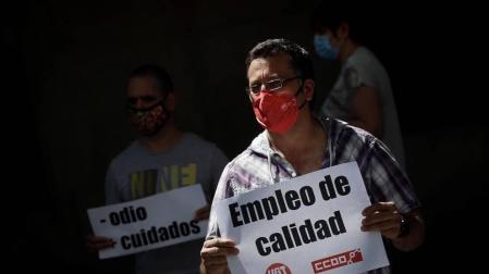 Una cadena humana reclama un "gran pacto para la reconstrucción social"