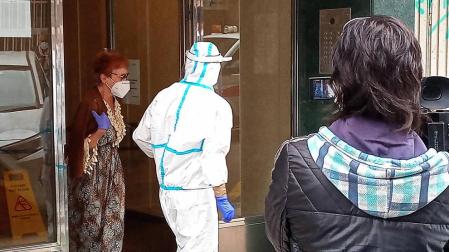 Aislados un centenar de vecinos de un edificio de Santander por un brote