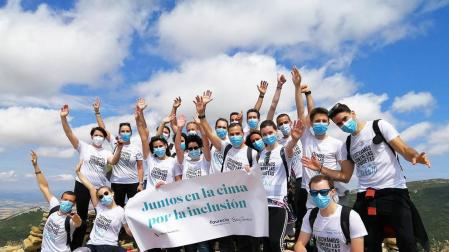 Desirée Vila asciende la Peña de Unzué junto a 30 empleados de Tecnoconfort