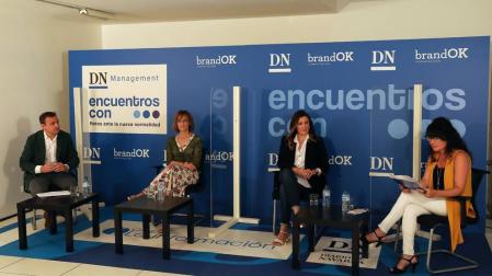 Celso Clariana (miembro del Comité Ejecutivo de la Cámara Navarra), Inmaculada Elcano, gerente de la Asociación de Comerciantes de Navarra y María Jesús Alonso, gerente de la Asociación de Comerciantes del Ensanche.