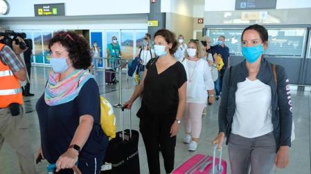 Comienzan los controles sanitarios a todos los pasajeros que lleguen a España