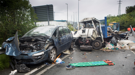 Fallece un camionero navarro en un accidente en la Gi-636 en Irún