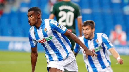 La Real remonta y empuja más al Espanyol al descenso