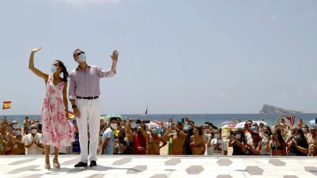 Los reyes visitan Benidorm y se interesan por los sectores turístico e industrial
